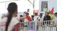 PEMBUKAAN CABOR GULAT: Ketum PP PGSI Trimedya Panjaitan (dua kiri) bersama Wali Kota Binjai Amir Hamzah (dua kanan) menghadiri pembukaan Cabor Gulat pada PON XXI Aceh-Sumut di GOR Binjai, Sumatera Utara, Senin (16/9/2024). PON XXI SUMUT/RISKY CAHYADI