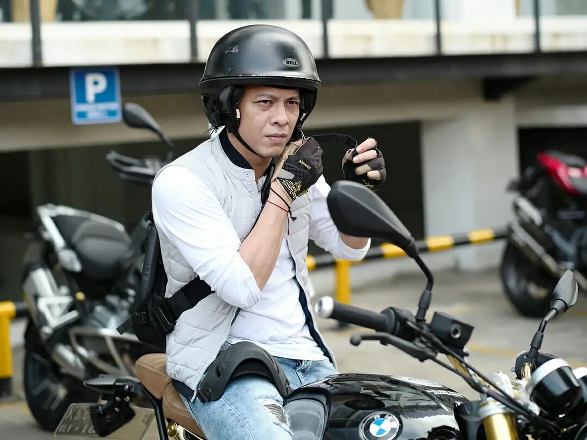 Lihat Tampilan Keren Ariel Noah Naik Moge BMW Otomotif Liputan6