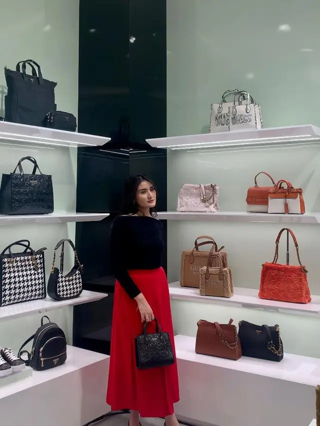 Gerai GUESS Accessories Hadir dengan Konsep Baru untuk Sambut Fall Collection 2023