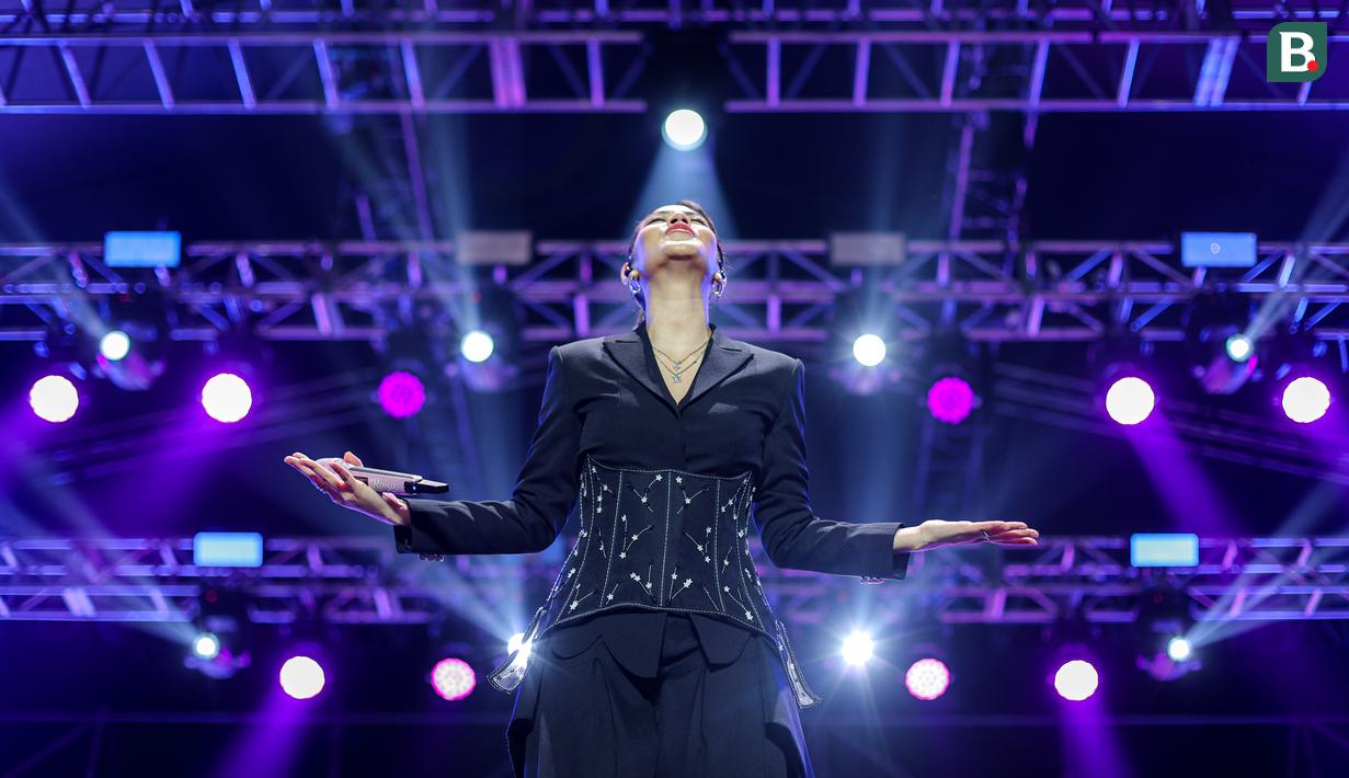 Penampilan Raisa saat Kapanlagi Buka Bareng (KLBB) 2026 yang berlangsung di Stadion Madya, Senayan, Jakarta, Minggu (01/03/2026). (Bola.com/Bagaskara Lazuardi)