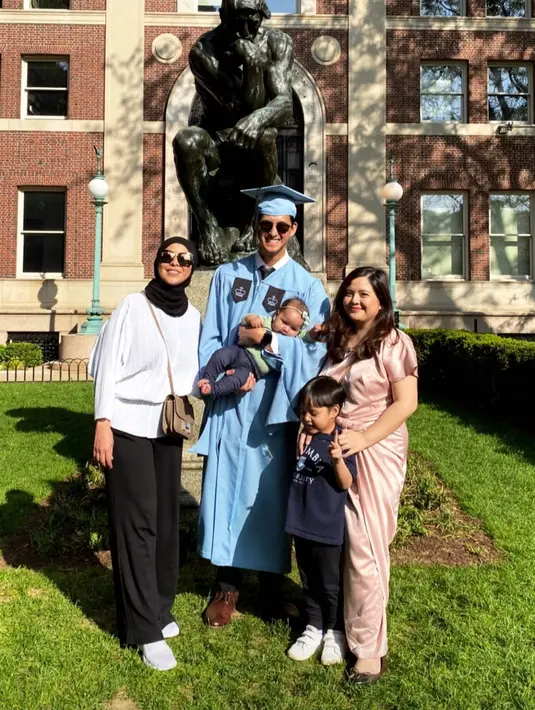 Melihat unggahan tersebut, netizen langsung membanjiri kolom komentar dan memberikan selamat pada suami Tasya Kamila itu. [Instagram/randybachtiar]