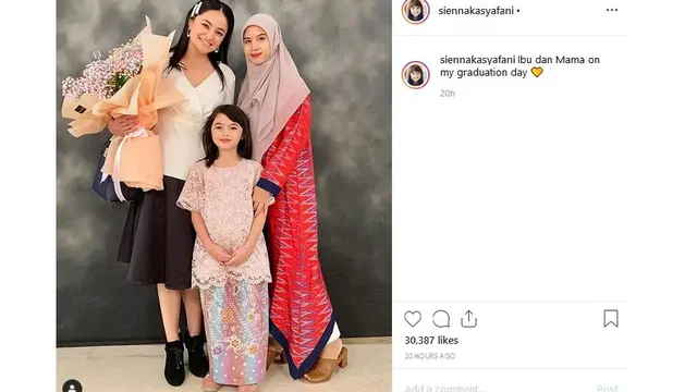 Marshanda dan Nesya Nabila tampak akrab di hari wisuda Sienna Kasyafani.