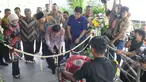 Ketua DPR Setya Novanto (tengah) memotong pita saat meresmikan Area Parkir Gedung DPR, Jakarta, Jumat (6/2/2015). Perbaikan parkiran motor ini menghabiskan anggaran sekitar Rp 3,5 miliar (Liputan6.com/Andrian M Tunay)