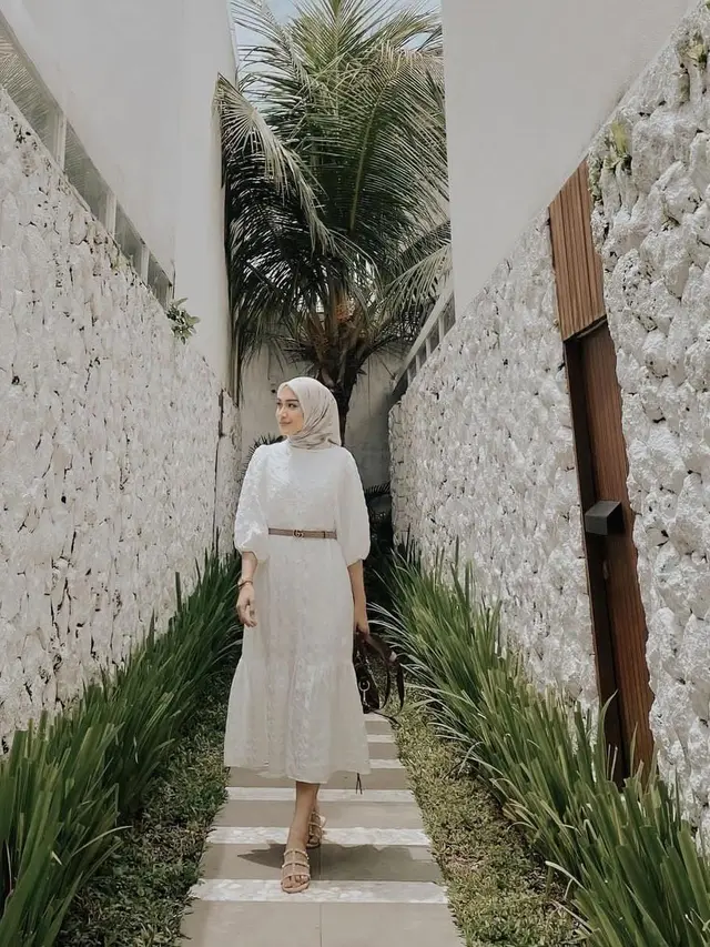 Melody Prima gunakan baju putih