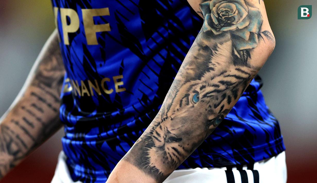 Tato kepala harimau bermata biru milik pemain Argentina, Alejandro Garnacho saat laga FIFA Matchday melawan Timnas Indonesia di Stadion Utama Gelora Bung Karno (SUGBK), Senayan, Jakarta, Senin (19/06/2023). (Bola.com/Bagaskara Lazuardi)