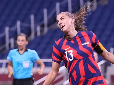 Tim sepak bola putri Amerika Serikat berhasil meraih kemenangan perdananya di Grup G setelah sebelumnya harus tunduk dihadapan Swedia. Alex Morgan dkk berhasil menang telak atas Selandia Baru dengan skor 6-1. (Foto: AFP/Ayaka Naito)