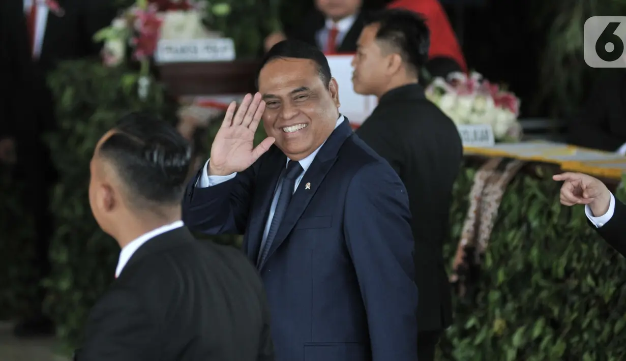 Menteri Pendayagunaan Aparatur Negara Reformasi Birokrasi (MenPAN RB) Syafruddin tiba menghadiri pelantikan Presiden dan Wapres 2019 di Gedung MPR/DPR/DPD RI, Senayan, Jakarta, Minggu (20/10/2019). (merdeka.com/Iqbal S. Nugroho)