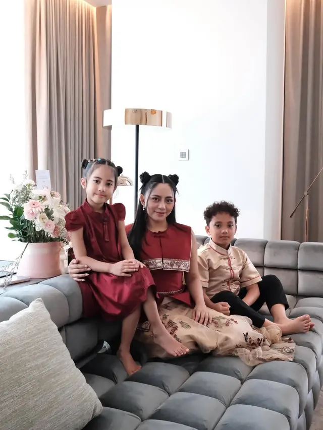 Parade Cheongsam Selebriti yang Rayakan Tahun Baru Imlek, Ada Sarwendah hingga Natasha Wilona
