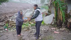 Bencana banjir disertai tanah longsor melanda Desa Pasirlangu, Kecamatan Cisarua, Kabupaten Bandung Barat, Jawa Barat, Sabtu (24/06), setelah hujan deras mengguyur wilayah tersebut selama dua hari berturut-turut.
