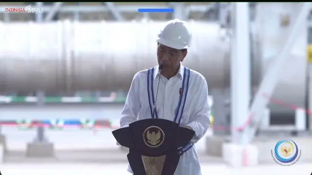 Presiden Joko Widodo (Jokowi) meresmikan smelter tembaga PT Freeport Indonesia di Gresik, Jawa Timur. (Arief/Liputan6.com)