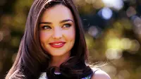 Iklan Sepatu, Miranda Kerr Bugil Lagi