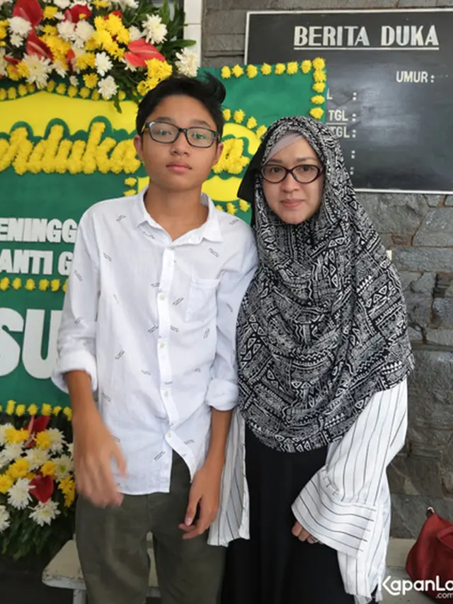 6 Potret Kebersamaan Okie Agustina dan Kiesha Alvaro dari Kecil hingga Kini