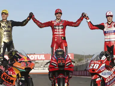 Pembalap Ducati Lenovo Team, Francesco Bagnaia, berhasil merebut gelar dunia MotoGP 2022. (AP/Alberto Saiz)