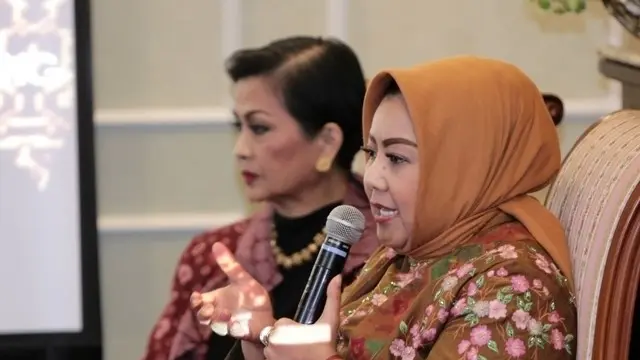 VIDEO: Anna Mariana Perkenalkan Tenun Gringsing Hingga ke Jepang
