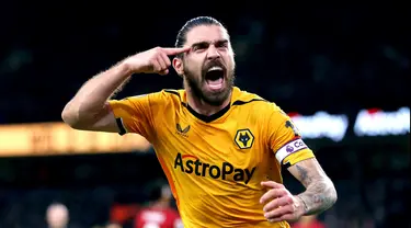 Pemain Wolverhampton Wanderers Ruben Neves melakukan selebrasi usai mencetak gol ke gawang Liverpool pada pertandingan sepak bola Liga Inggris di Stadion Molineux, Wolverhampton, Inggris, 4 Februari 2023. Wolverhampton Wanderers mengalahkan Liverpool dengan skor 3-0. (Barrington Coombs/PA via AP)