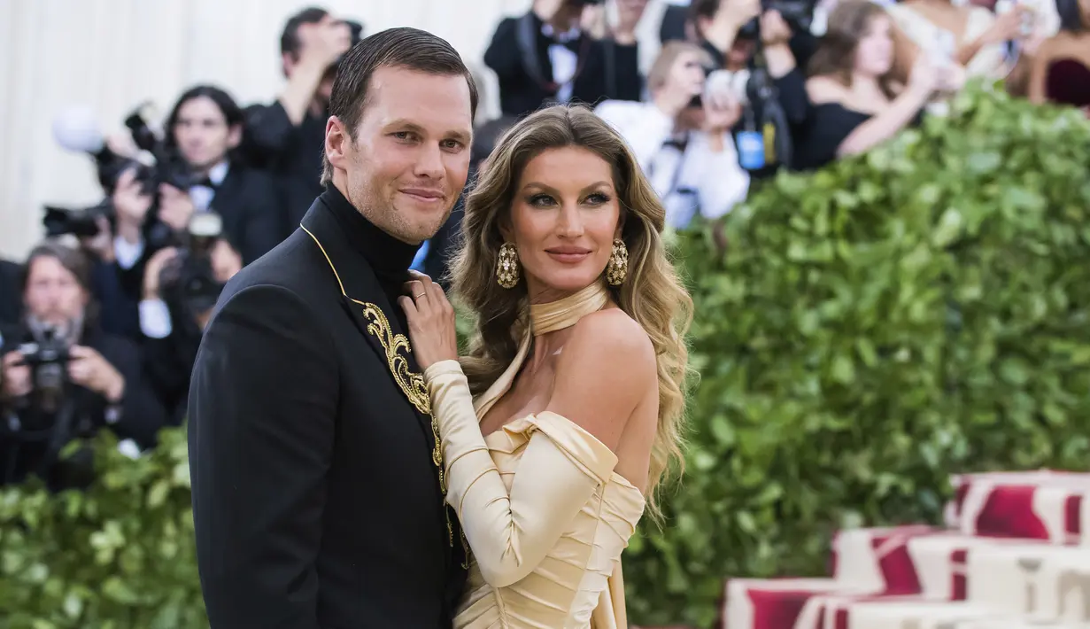 Tom Brady dan  Gisele Bundchen pada Jumat (28/10/2022), mengunggah pernyataan yang mirip di Instagram, bahwa mereka telah mencapai kesepakatan untuk bercerai. (Photo by Charles Sykes/Invision/AP, File)