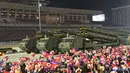 Parade militer menandai kongres partai yang berkuasa di Lapangan Kim Il-sung, Pyongyang, Korea Utara, Kamis (14/1/2021). Korea Utara meluncurkan rudal balistik yang dirancang untuk diluncurkan dari kapal selam dan perangkat keras militer lain. (Korean Central News Agency/Korea News Service via AP)