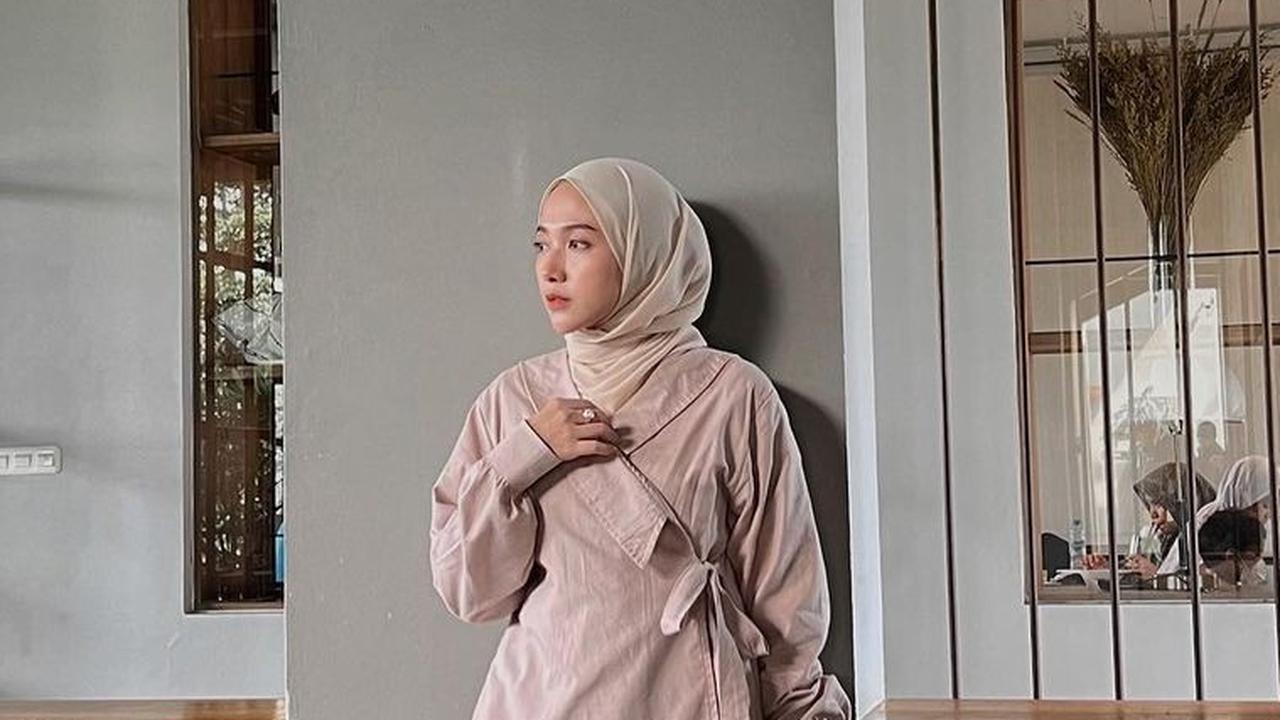 10 Rekomendasi Warna Baju Lebaran Paling Trendy di 2024, Bikin Makin Keren!