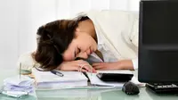Tidur siang di tempat kerja bisa dilakukan dengan trik berikut ini. (Ilustrasi: BBC)