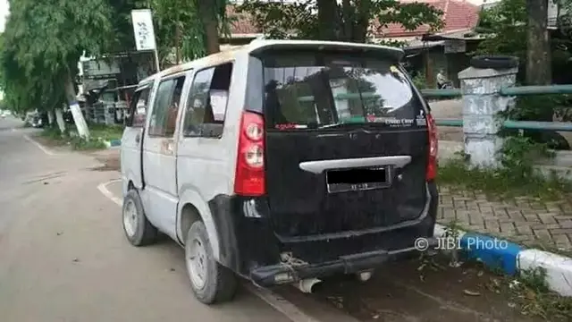 8 Modifikasi Nyeleneh Dua Mobil Jadi Satu Ini Bikin Geleng Kepala
