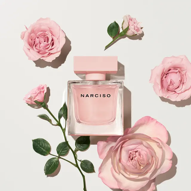 Aroma Feminin yang Menggoda Sebening Kristal di Momen Natal dengan Parfum Terbaru dari Narciso