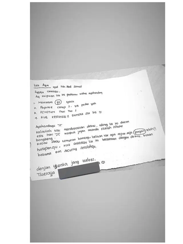6 Potret Surat Anak Pondok untuk Orang Tua di Rumah Ini Kocak