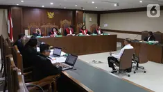 Terdakwa kasus korupsi proyek e-KTP Markus Nari menjalani sidang lanjutan di Pengadilan Tipikor, Jakarta, Senin (21/10/2019). Sidang tersebut beragendakan pemeriksaan terhadap terdakwa. (Liputan6.com/Herman Zakharia)