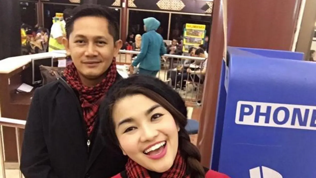 [Bintang] Fitri Carlina dan suami