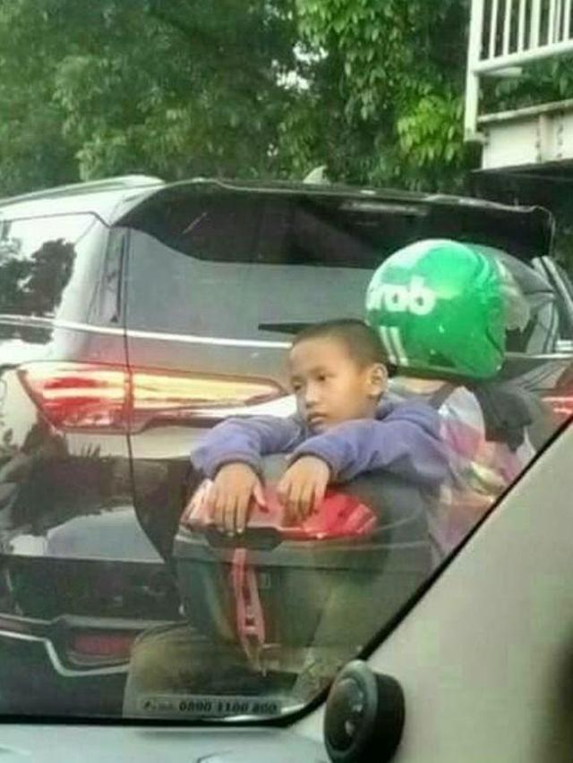 7 Momen Ngakak Penumpang Maksa Naik Ojek Online