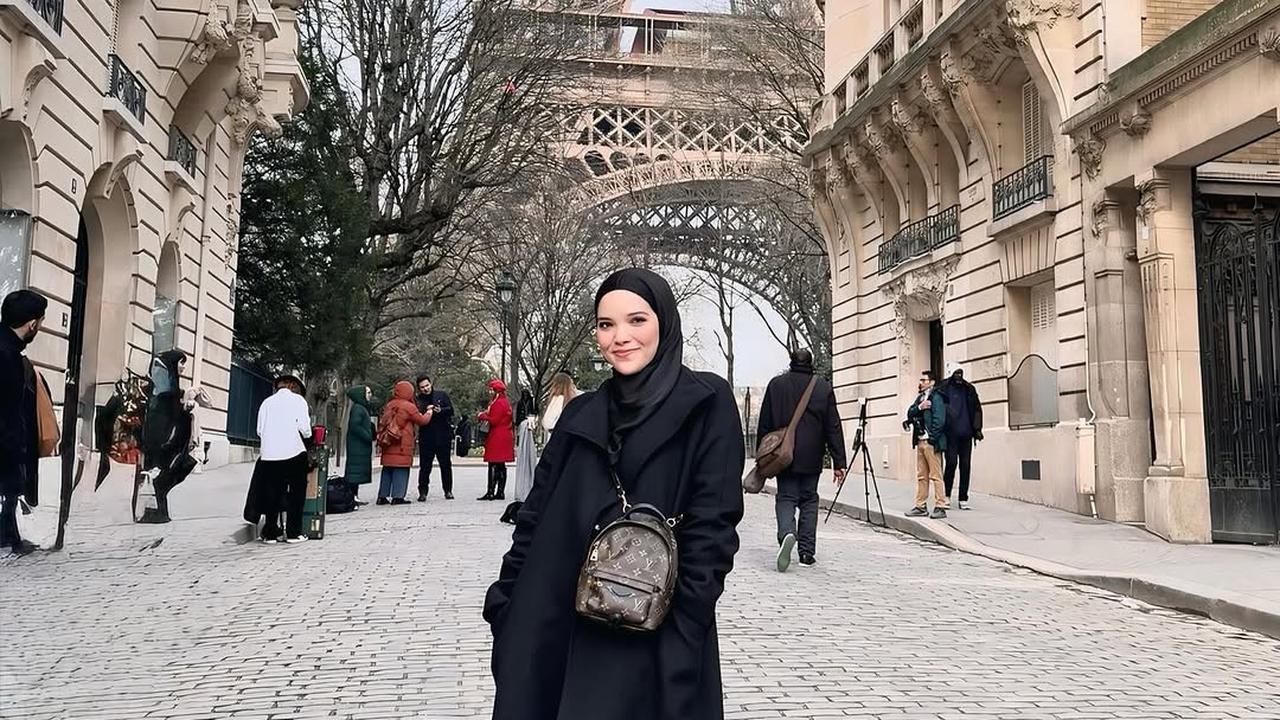 Potret Cantik Dhea Natasya, Adik Ipar Shireen dan Zaskia Sungkar yang Sudah Istiqomah Berhijab