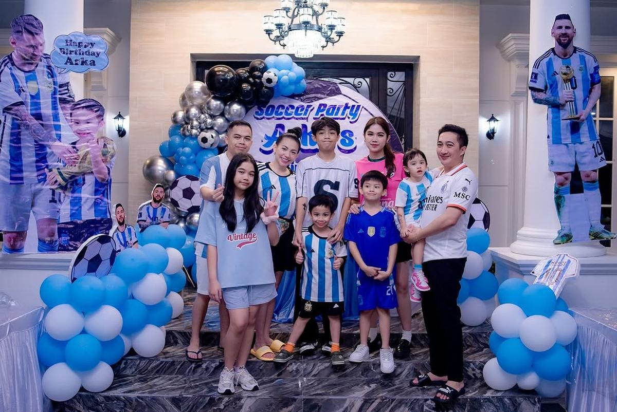 5 Potret Kezia Karamoy dan Suami Rayakan Ulang Tahun Anak, Bertema Soccer Party