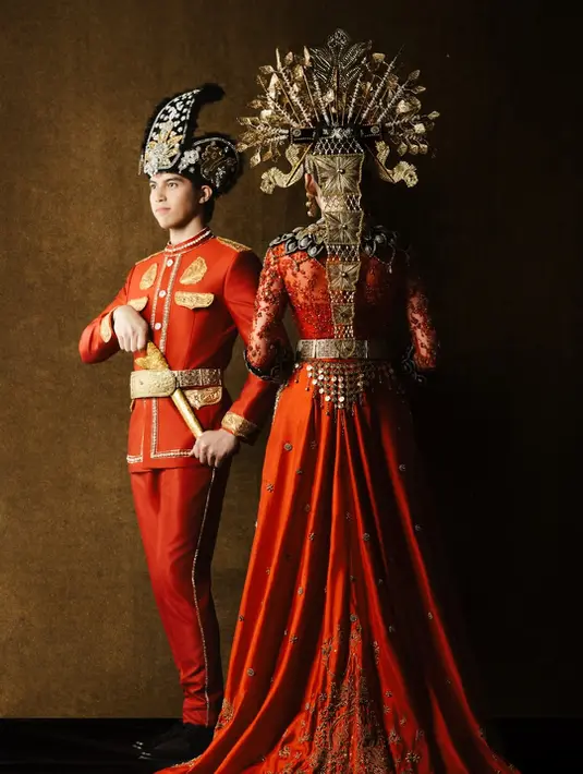 El Rumi nampak gagah dengan setelan busana pengantin adat laki-laki merah dan bordir emas [@syifahadju]