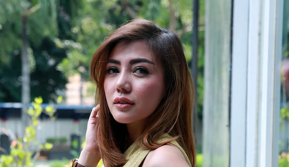 "Ini moment yang aku tunggu banget. Aku pengen cerita tapi enggak tau mau cerita dimana. Akhirnya ini jadi wadah yang pas untuk aku bisa buka-bukaan," tambah Bella Shofie.