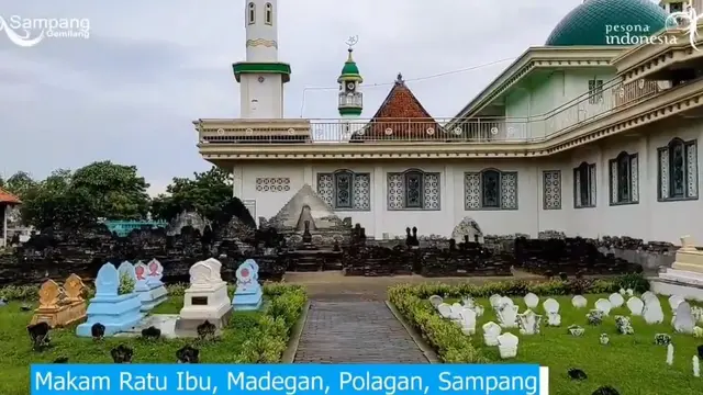 Masjid Madegan Sampang di Madura dengan empat pilar.