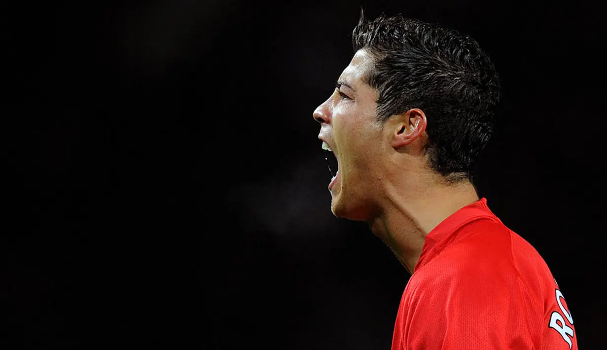 Cristiano Ronaldo ditransfer MU dari Sporting Lisbon seharga 12,25 juta poundsterling. Ronaldo kini merupakan salah satu pemain terbaik dunia. (AFP/Andrew Yates)