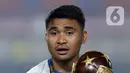 Baru main lima menit, Asnawi Mangkualam dapat tekel horor kala Louise Sibley melakukan gerakan gunting ke kaki kanan bek Timnas Indonesia tersebut. (Liputan6.com/Helmi Fithriansyah)
