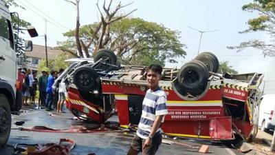 Mobil Damkar Terguling di Pangkep, 2 Petugas Meninggal Dunia