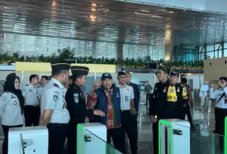Ketua Ombudsman Mokhammad Najih datangi TPI Bandara Internasional Soekarno-Hatta. (Liputan6.com/Pramita Tristiawati)