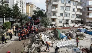 Apartemen 7 Lantai di Istanbul Turki Ambruk, 2 Orang Tewas