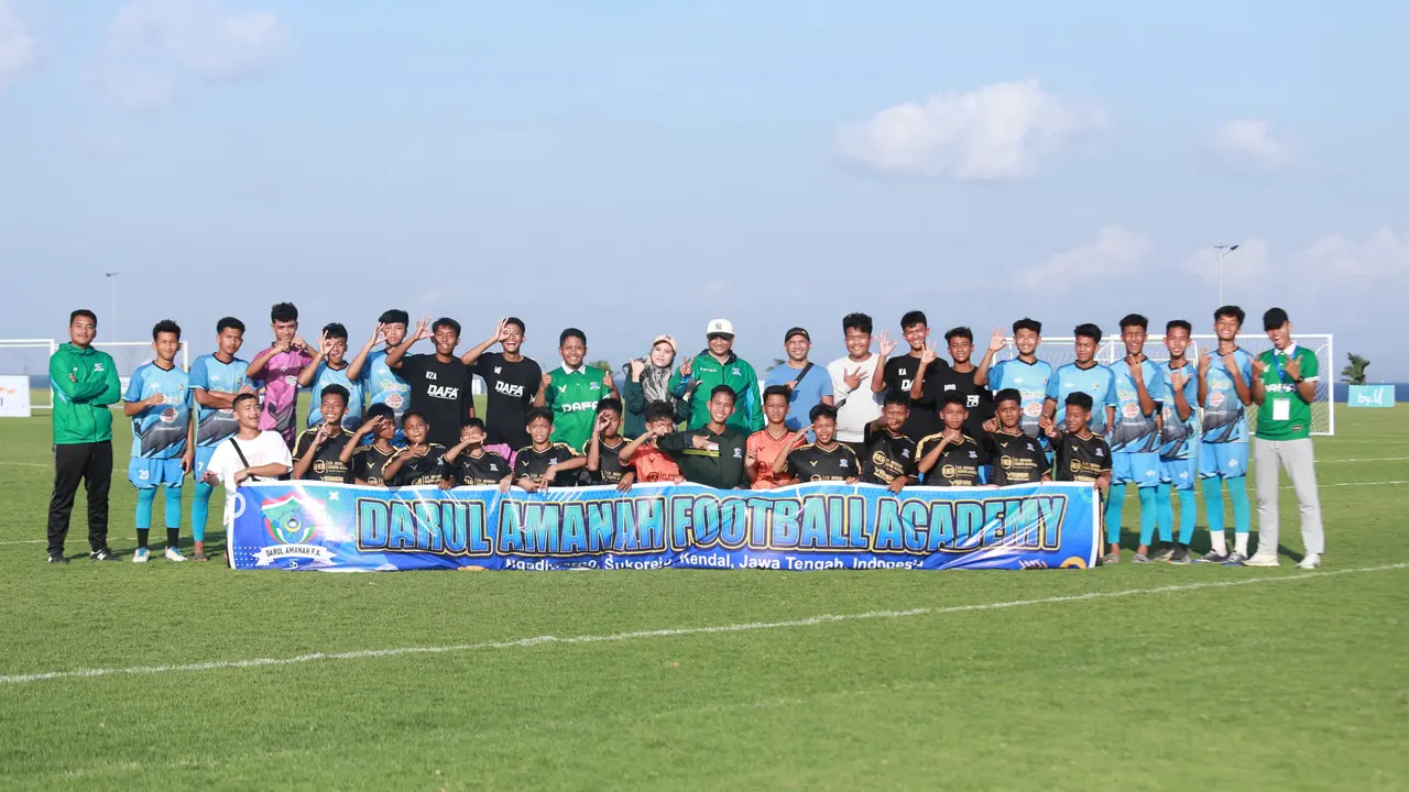Pondok Pesantren Darul Amanah, yang berlokasi di Kendal, Jawa Tengah menunjukkan prestasi gemilang dengan berpartisipasi dalam kompetisi sepak bola Bali 7s