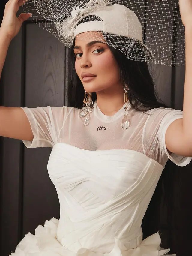 Penampilan Kylie Jenner di Met Gala 2022, hadirkan bridal look untuk menghormati mendiang Virgil Abloh