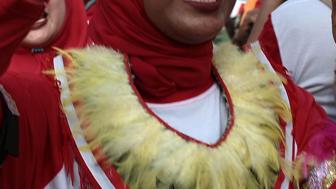Mereka bersorak gembira dan meneriakan yel-yel selama mengikuti Parade "Gebyar Merah Putih" di Bundaran HI.