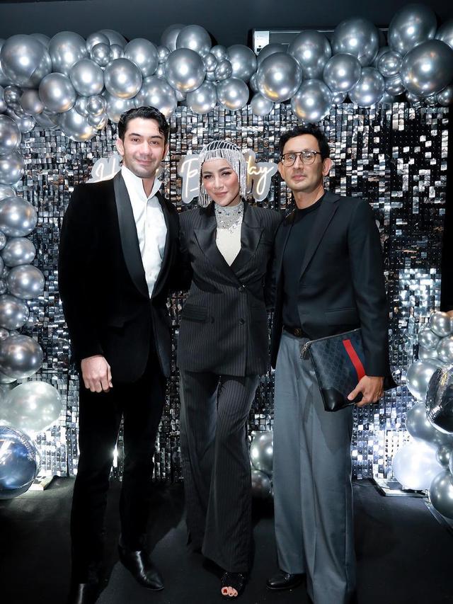 7 Potret Pesta Ultah Olla Ramlan ke-44, Gaya Memukau Geng Cendol Jadi Sorotan