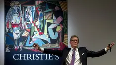 Proses lelang lukisan karya Pablo Picasso berjudul ‘Women of Algiers’ di Balai Lelang Christie, New York, Senin (11/5/2015). Lukisan tersebut terjual seharga 179,3 juta dolar AS atau sekitar Rp 2,36 triliun. (REUTERS/Carlo Allegri)