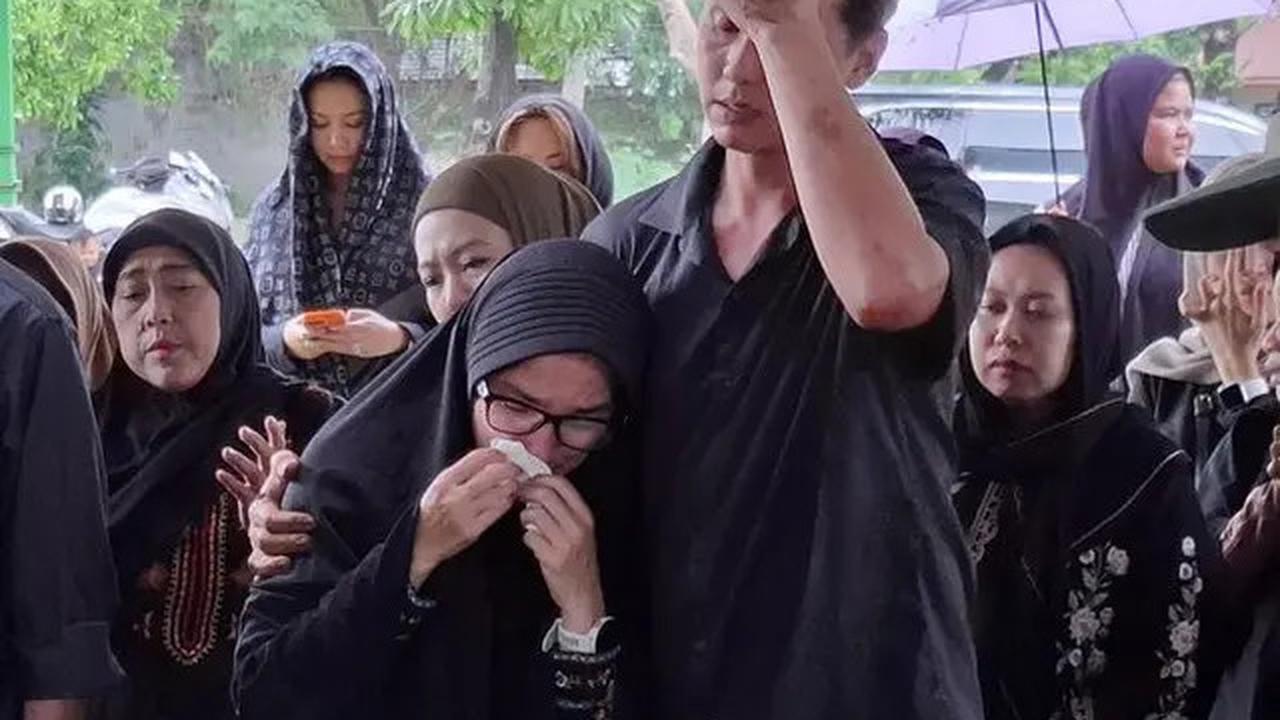 Andhika Pratama Ungkap Kedekatan Ussy Sulistiawaty dan Almarhumah Ibunda, Sifatnya Mirip