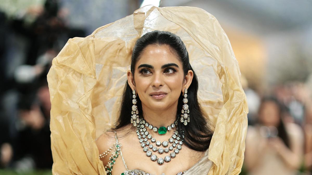 Kemewahan Isha Ambani di Met Gala 2026, Padukan 1.000 Permata dengan Buah Mangga
