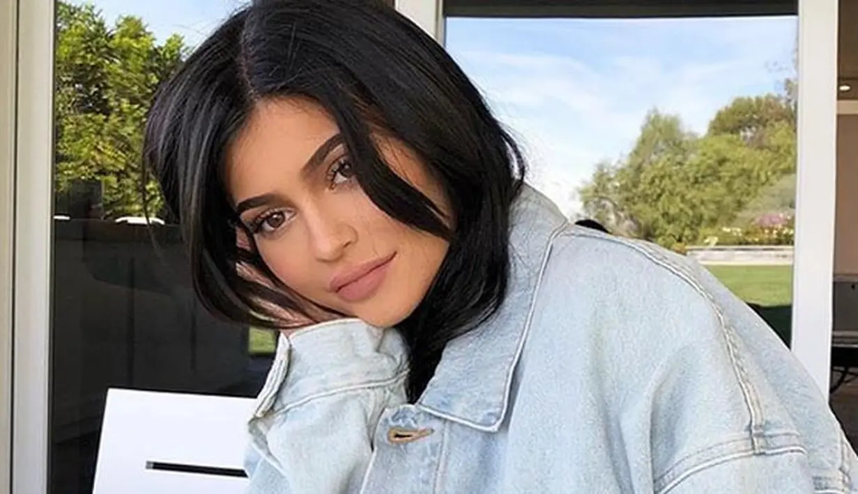 Terkait soal konfirmasi kehamilannya saat ini, kabarnya Kylie Jenner sedang mencari waktu yang tepat. Meski beluma da konfirmasi, namun belum lama ini ia disiarkan telah melangsungkan baby shower. (Instagram/kyliejenner)