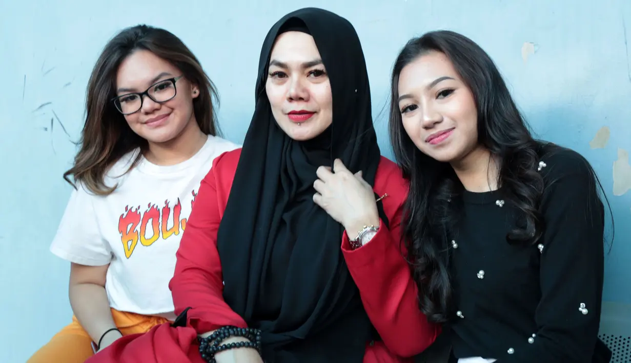 Dalam sebuah wawancara Sarita sendiri mengaku bahwa Jennifer Dunn sering hura-hura menggunakan uang suaminya. Hal tersebutlah yang membuat dirinya dan keluarga sakit hati. (Nurwahyunan/Bintang.com)