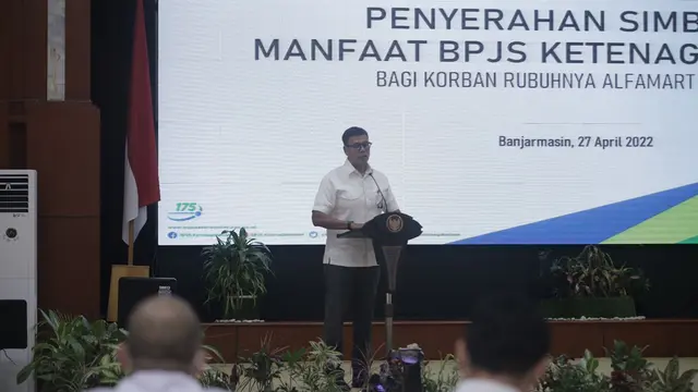 BPJS Ketenagakerjaan Respons Cepat Serahkan Santunan Korban Alfamart Roboh di Kalsel