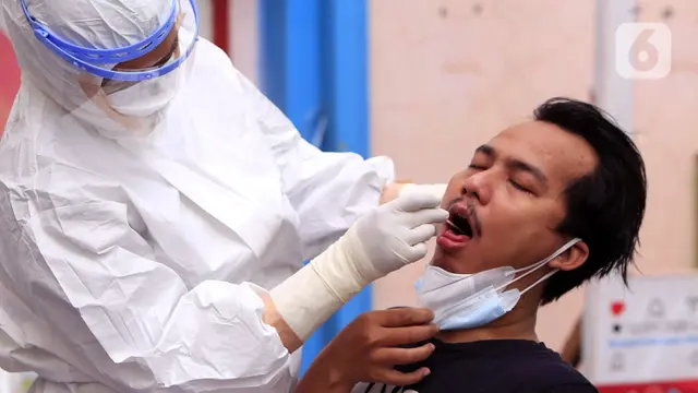 FOTO: Lonjakan Kasus COVID-19 di Luar Jawa - Bali